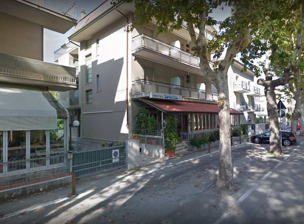 Hotel Brezza Rimini Exterior foto