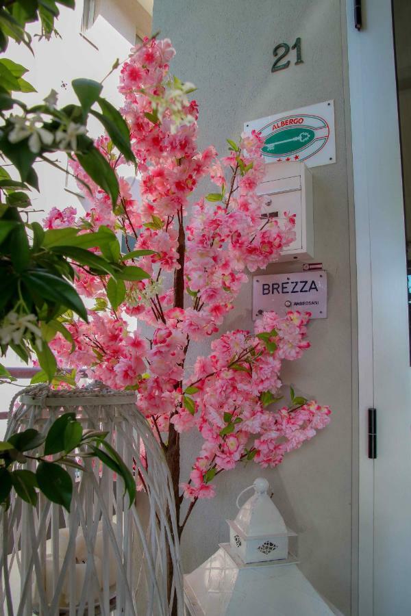 Hotel Brezza Rimini Exterior foto